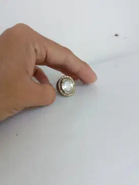 Cincin batu permata Christal