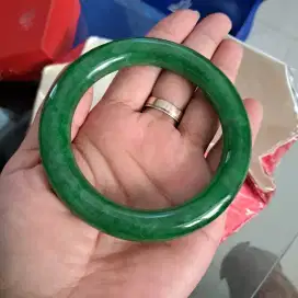 Gelang giok kuno hijau daun