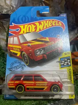 Hot wheels Datsun wagon merah