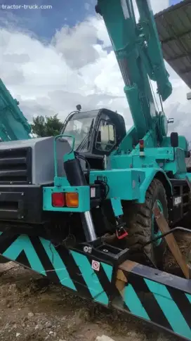 Rough Terrain Crane Kobelco RK250-3 Kapasitas 25 Ton