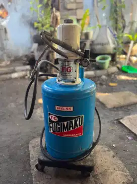 Air lubricator grease pump