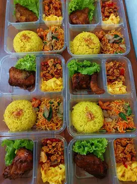 Catering nasi dan tumpeng box untuk kantor,syukuran,sekolah ,meeting