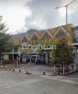 GEDUNG EX SHOPINGMART PINGGIR JL MT HARYONO BALIKPAPAN