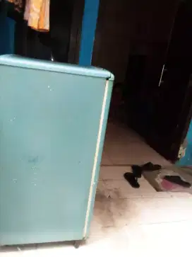 Di jual kulkas 1 pintu merek sanyo super dinggin