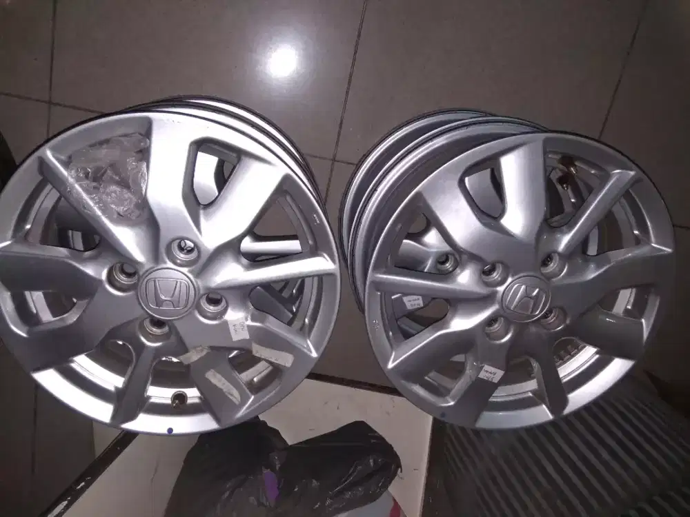 Velg Second Mobil Honda Brio R14 PCD 4X100 Set ada 4 pcs