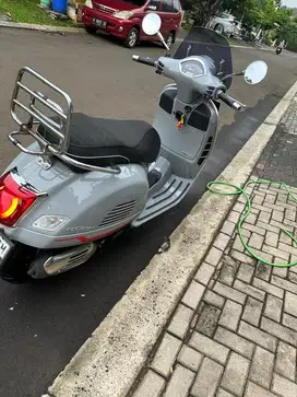 VESPA GTS LOW KM SEPERTI MOTOR BARU
