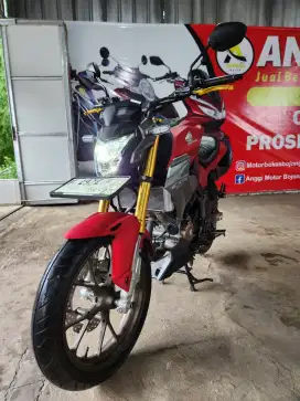 CB150R Low km 2rbu perak super gres