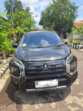 New Xpander Cross Cvt 2023 Hitam Like new Seperti Baru