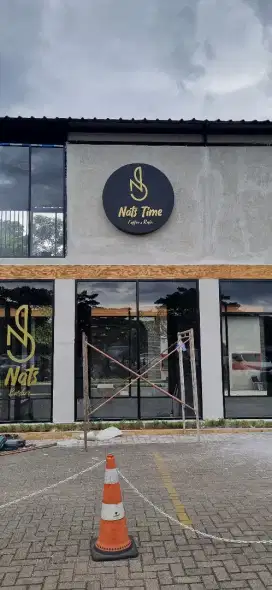 Neonbox custom huruf timbul akrilik