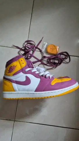 Sepatu Nike Air Jordan 1 Retro High Og Brotherhood Yellow Toe