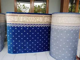 mau karpet masjid warna biru ??