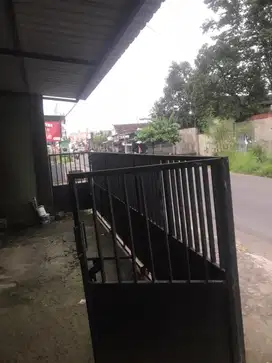 Dikontrakkan tempat usaha tepi jln raya