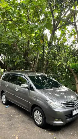 Kijang Innova V Luxury (2010)