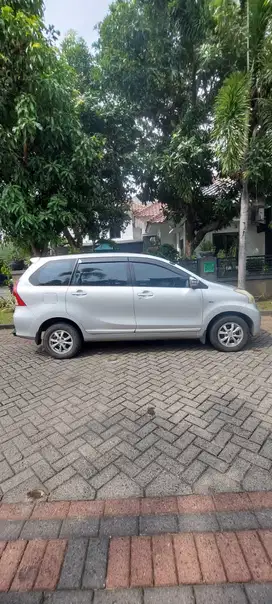 Toyota Avanza  G matic 2014 sangat bagus luar dalam tangan 1 nopol L