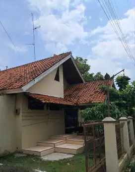 DISEWAKAN /DIKONTRAKKAN RUMAH TINGGAL