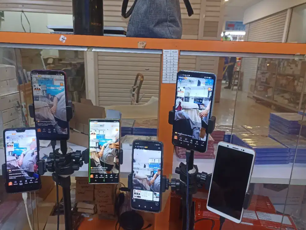 DI CARI KARIAWAN WANITA BUAT LIVE