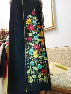 Rok hitam dan corak.cocok buat pesta