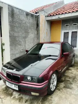 Bmw 318bersi dan rapih jarak tmpuh 200ribu dr lahir thun 97