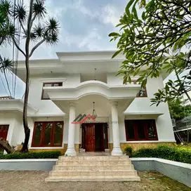 Rumah Mewah Cocok Untuk Hunian Atau Kantor