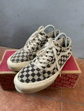 Sepatu sneakers vans old skool eco theory checkerboard