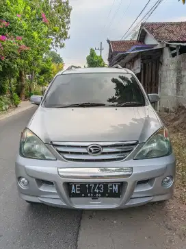 Mobil xenia 2006