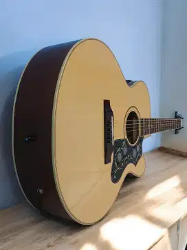 Gitar akustik elektrik gibson J200