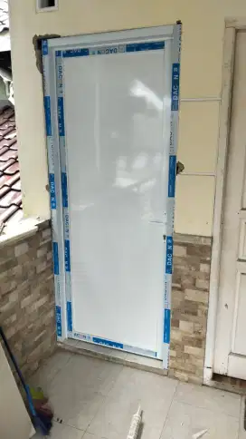 Pintu aluminium isi Acp