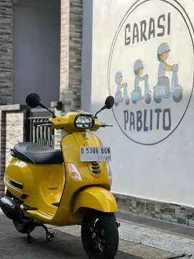 Vespa S 125 yellow 2022