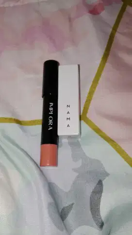 Lipstik implora dan lipstik nama