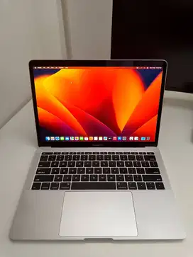 Macbook Pro 13 Inch 2017 (16 GB SEPERTI BARU)