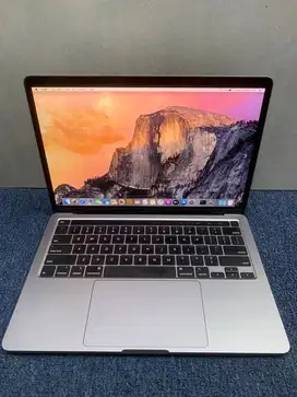 Macbook Pro 13 Inch 2020 (FREE TAS + USB CONVERTER)