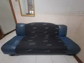 Sofa bed hitam bekas