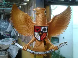 Hiasan patung burung Garuda Pancasila.fiber.