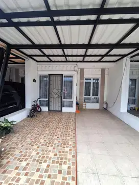 Disewakan Rumah 2 Lantai semi furnished Selangkah ke stasiun