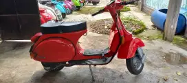 Vespa PS tahun 82 merah Ferrari