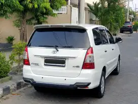 TOYOTA INNOVA DIESEL 2.5 E MANUAL TH 2012 WARNA PUTIH