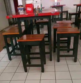 Jual BU: Meja dan kursi Resto/Rumah makan.