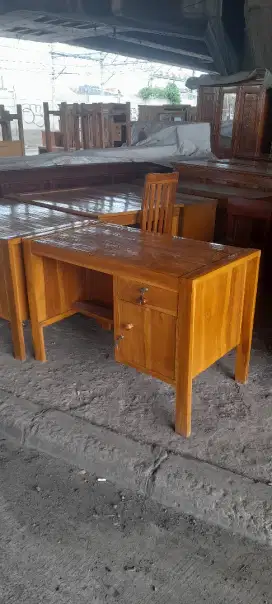 Meja untuk guru sekolahan kayu jati