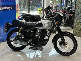 Kawasaki W175 Cafe km 600 Thn 2023 Anugerah Motor Pucang Anom