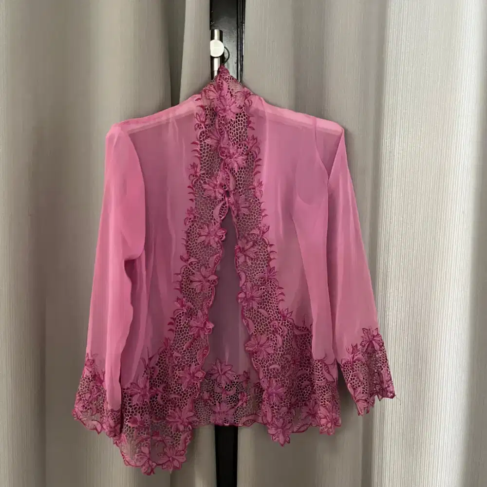 Kebaya bordir modern