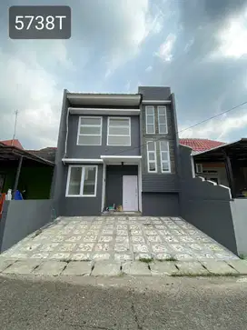 Di jual rumah 2 lantai siap huni type modern minimalis 5738T.