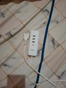 Cas Usb Isi 4 Putih