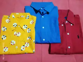 Tiga buah kemeja anak laki2