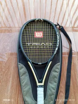 Raket tenis wilson triad