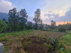 Tanah dengan pemandangan gunung lawu di tawangmangu karangamyar