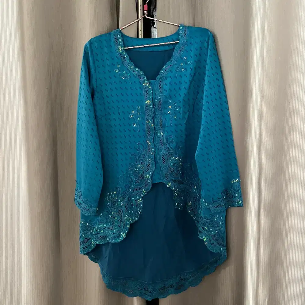 Kebaya bordir modern