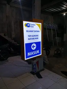 papan nama piylon neonbox