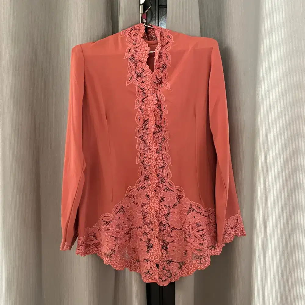 Kebaya bordir modern