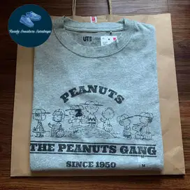 Kaos Uniqlo x Snoopy Peanuts Gray Original