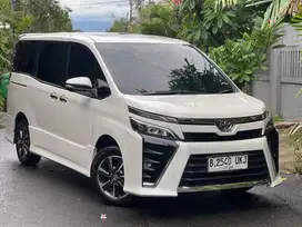 DP 6JT! Toyota Voxy 2.0 AT 2018